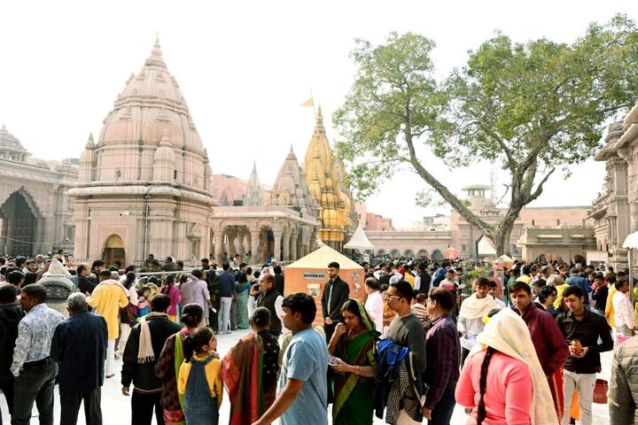 Crowd of devotees at Shri Kashi Vishwanath Dham on the eve of the new year 2024, in Varanasi. (Image Source: PTI)