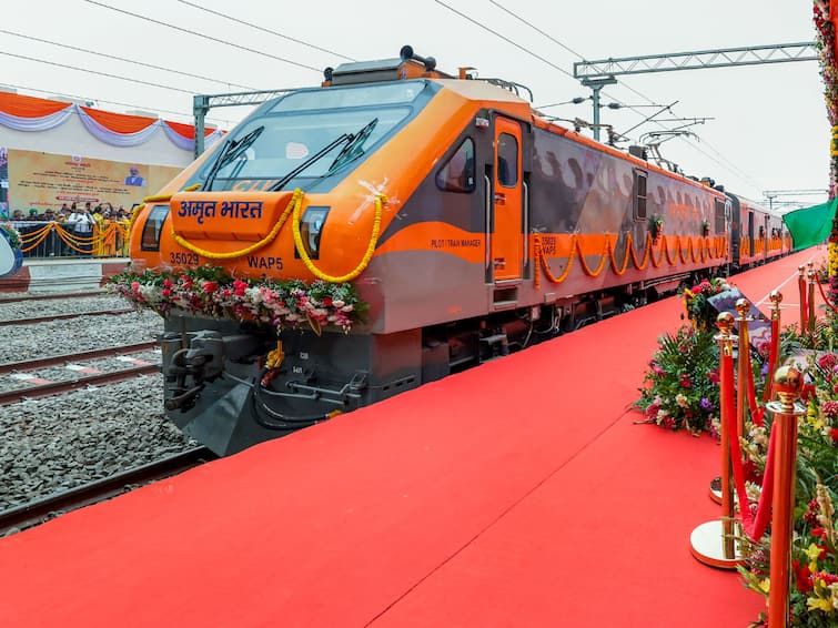 BJP MP Aparajita Sarangi Flags Off Amrit Bharat Express In Bhubaneshwar Video BJP MP Aparajita Sarangi Flags Off Amrit Bharat Express In Bhubaneshwar: Watch