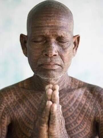 इन आदिवासियों ने पूरे शरीर पर लिखवा रखा है भगवान राम का नाम