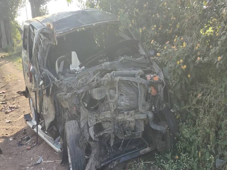 Ahmednagar accident News xylo car and truck collide at nagar daund road 3 dies 8 injured Maharashtra Ahmednagar News :  नगर-दौंड महामार्गांवर ट्रक आणि झायलो कारचा अपघात; अपघातात 3 ठार 8 जखमी