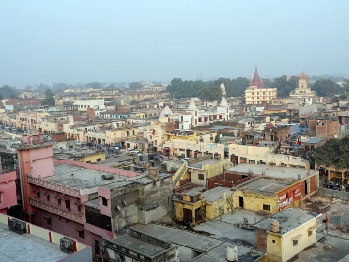 दिन के समय अयोध्या नगरी का नजारा.