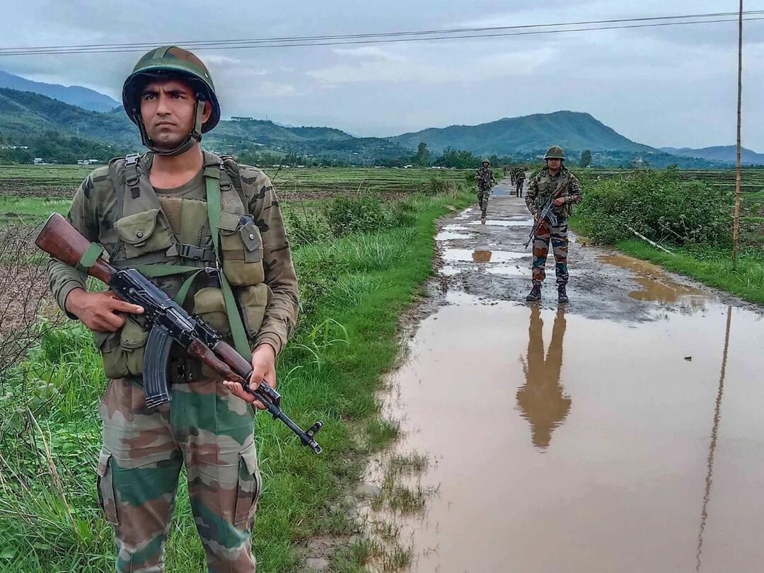Manipur Violence: 3 Commandos Injured As Suspected Militants Fire Rocket-Propelled Grenade In Moreh, Situation Tense Manipur Violence: 3 Commandos Injured As Suspected Militants Fire Rocket-Propelled Grenade In Moreh, Situation Tense