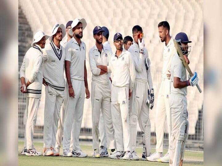 Madhya Pradesh Man Suffers Heart Attack While Playing Cricket Dies கிரிக்கெட் விளையாடிக் கொண்டிருந்தபோது மாரடைப்பு - இளைஞர் அதிர்ச்சி மரணம்