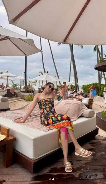 ਅਦਾਕਾਰਾ ਰਕੁਲ ਪ੍ਰੀਤ ਸਿੰਘ ਖੁੱਲ੍ਹੇ ਅਸਮਾਨ ਹੇਠ ਮਨਮੋਹਕ ਪੋਜ਼ ਦੇ ਰਹੀ ਹੈ। ਫੈਨਜ਼ ਉਸ ਦੀਆਂ ਤਸਵੀਰਾਂ 'ਤੇ ਪਿਆਰ ਦੀ ਵਰਖਾ ਕਰ ਰਹੇ ਹਨ।