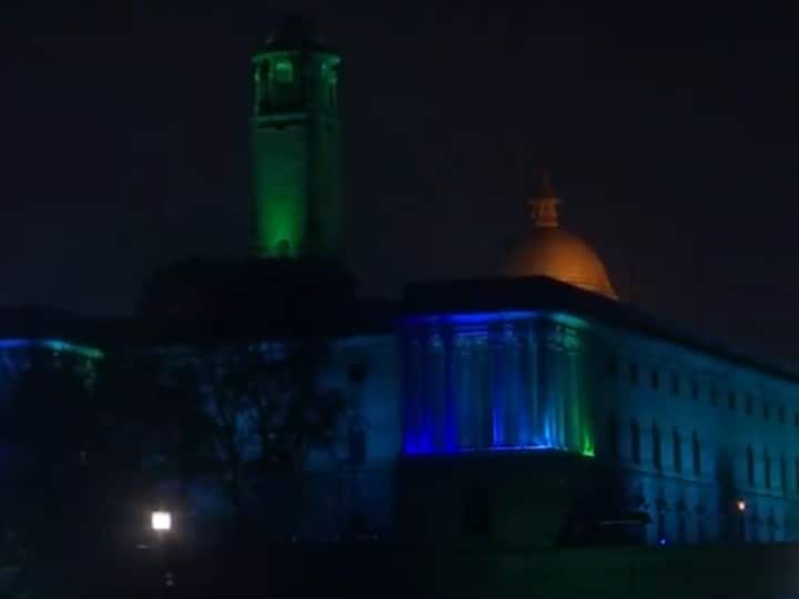 In addition, the police also conducted a flag march in Connaught Place, on New Year's Eve. (Image Source: ANI)