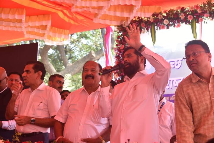 मुख्यमंत्री एकनाथ शिंदे यांनी आज 'स्वच्छ माझा महाराष्ट्र' (Cleanliness Drive) या महास्वच्छता अभियानाचा शुभारंभ केला. त्यावेळी मुख्यमंत्री बोलत होते.