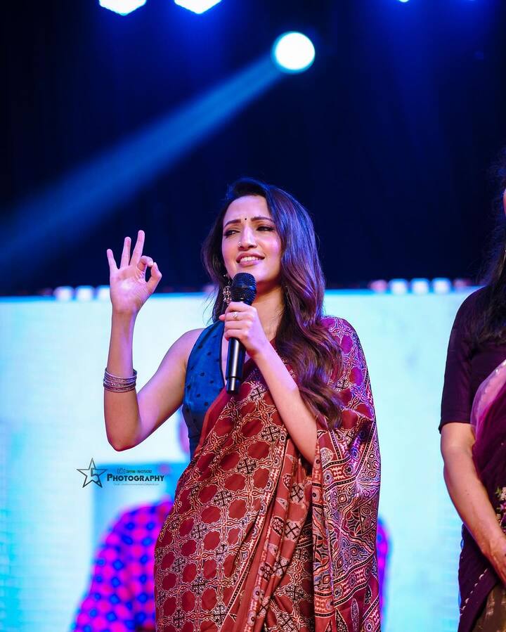 డీజే టిల్లుతో రాధికగా తెలుగు ప్రేక్షకుల మదిలో చెరగని ముద్ర వేసింది. ఇప్పటికీ తెలుగు ప్రేక్షకులకు రాధిక అంటే నేహా శెట్టినే గుర్తుకు వస్తుంది.