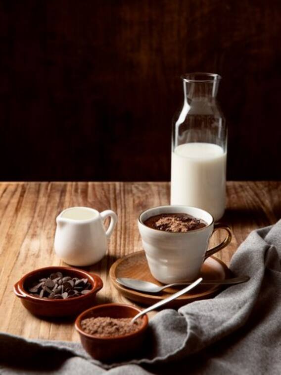 रात में नहीं आती है नींद, तो दूध में मिलाकर पिएं बस ये चीज