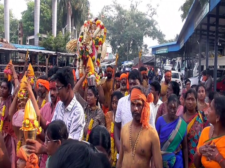 Palani Murugan Temple: பழனி முருகன் கோயிலில் குவிந்த பக்தர்கள் கூட்டம்... 3 மணி நேரம்காத்திருந்து சாமி தரிசனம்