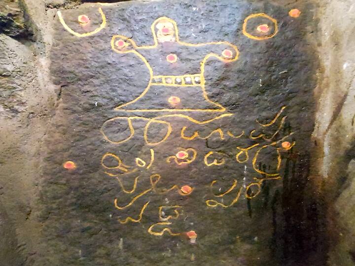 Theni district 500 years old Kannada inscription found near Periyakulam - TNN பெரியகுளம் அருகே  500 ஆண்டுகள் பழமையான கன்னடக் கல்வெட்டு கண்டெடுப்பு