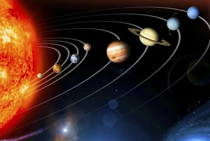 શુક્ર ગોચર 2024 - 18 જાન્યુઆરી, 2024 ના રોજ રાત્રે 09.05 કલાકે, સુંદરતા, સંપત્તિ અને વૈભવનો કારક શુક્ર ધન રાશિમાં પ્રવેશ કરશે. અહીં પહેલાથી હાજર બુધ, મંગળ અને શુક્રના સંયોગથી ત્રિગ્રહી યોગ બનશે.