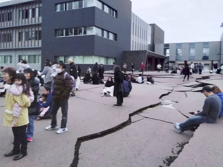 Japan Earthquake: जापान में 7 घंटे में भूकंप के 60 झटके, खौफ में लोग, सुनामी को लेकर क्या है अपडेट? | बड़ी बातें