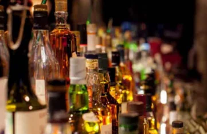New delhi city ncr happy new year 2024 celebration delhiites drank 24 lakh liquor bottles on new year New Year Celebration: નવા વર્ષે દિલ્હીના લોકોએ દારુ પીવાનો બનાવ્યો રેકોર્ડ, આટલા લાખ બોટલો વહેંચાઈ