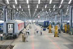 Indian Railway: ભારતીય રેલવેમાં નોકરી માટેની ઉત્તમ તક, 1600થી વધુ પદો પણ કોણ કરી શકશે અરજી