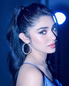 Krithi Shetty Photos : బ్లూ డ్రెస్​లో బేబమ్మ.. న్యూ ఇయర్​ పోస్ట్​లో స్టన్నింగ్ ఫోజులిచ్చిన కృతిశెట్టి