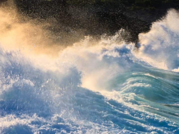 Tsunami waves hit japan