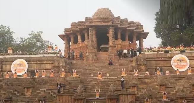 નવા વર્ષે ગુજરાતે બનાવ્યો ગિનીઝ વર્લ્ડ રેકોર્ડ, એકસાથે આટલા લોકોએ કર્યુ સૂર્ય નમસ્કાર, પીએમ મોદીએ કર્યુ ટ્વીટ PM Modi Urges People: pm modi on surya namaskar he urges to make this part of daily routine life as gujarat setting a guinness world record નવા વર્ષે ગુજરાતે બનાવ્યો ગિનીઝ વર્લ્ડ રેકોર્ડ, એકસાથે આટલા લોકોએ કર્યુ સૂર્ય નમસ્કાર, પીએમ મોદીએ કર્યુ ટ્વીટ