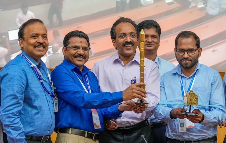 পোলার স্যাটেলাইট লঞ্চ ভেহিকল বা PSLV রকেটে চাপিয়ে এক্সপোস্যাটকে পৃথিবীর নিম্ন কক্ষপথে পৌঁছে দিয়েছে। এর আগে ২০২১ সালে এই স্যাটেলাইট উৎক্ষেপণ করে নাসা।