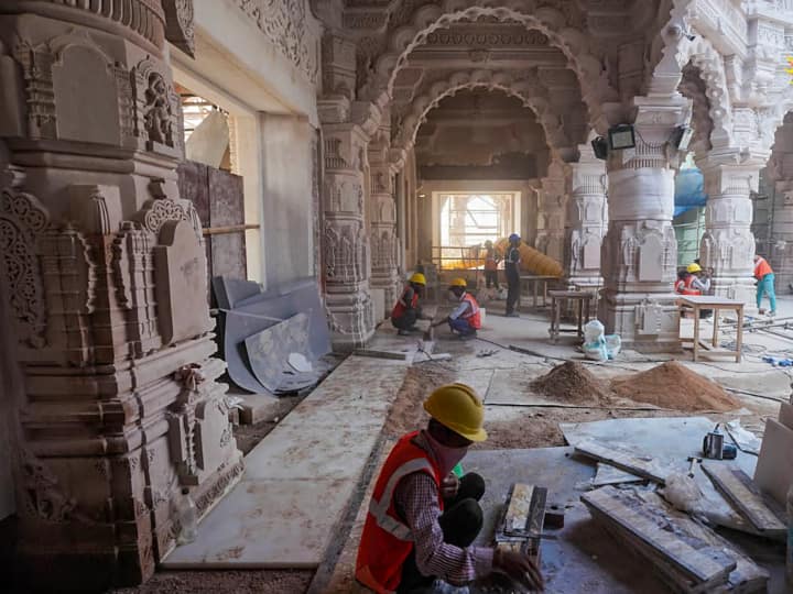 Ayodhya Ram Mandir: अयोध्या में रामलला का भव्य मंदिर बनकर तैयार है और अब उनके मंदिर में विराजमान होने का इंतजार हो रहा है.
