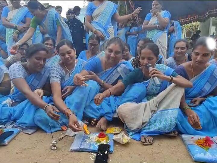 Anganwadi and Muncipal Workers Strike Continue in Andhra Pradesh Andhra Pradesh News: వెనక్కి తగ్గని అంగన్‌వాడీ సిబ్బంది, మున్సిపల్ కార్మికులు- ప్రభుత్వం వద్ద ఉన్న ఆప్షన్స్‌ ఏంటీ ?