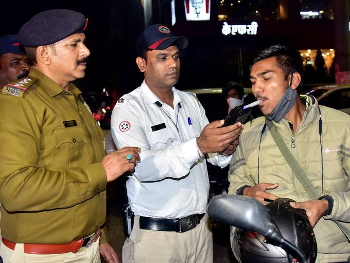 Delhi Police Issues 495 Challans For Drunk Driving, Confiscates 347 Licences On New Year's Eve Delhi Police Issues 495 Challans For Drunk Driving, Confiscates 347 Licences On New Year's Eve