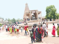 தஞ்சை பெரியகோயிலில் ஆங்கில புத்தாண்டு சிறப்பு வழிபாடு: அதிகாலை முதல் பக்தர்கள் சாமி தரிசனம்