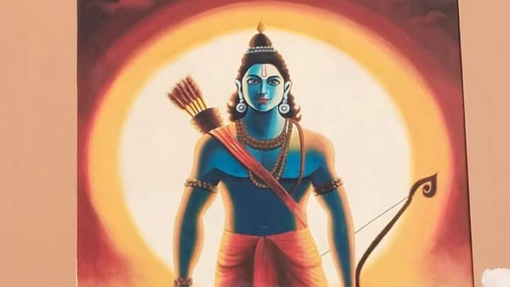 রাম জন্মভূমিতে শুধুই রামায়ণের থিম। প্রত্য়েকটা বাড়ি সেজে উঠেছে একইরকম রঙে। প্রতিটা লাইটস্ট্যান্ড ফুলের মালা দিয়ে সাজানো হয়েছে।