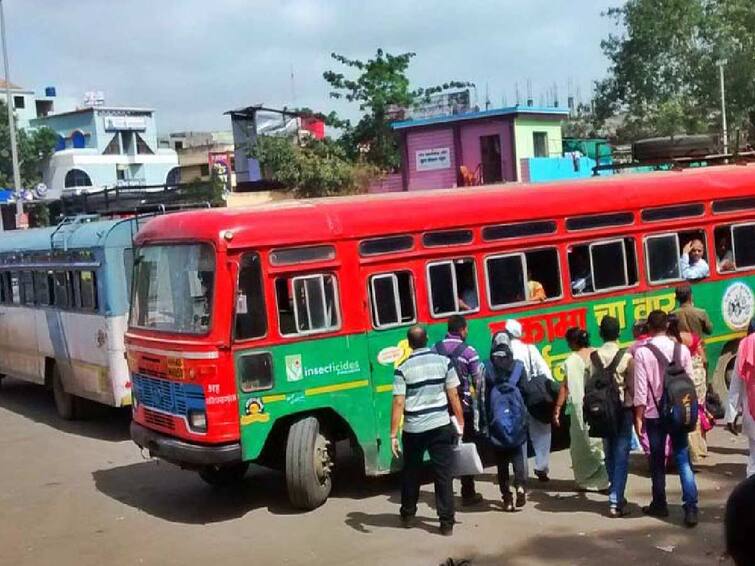 truck driver protests against new motor vehicle act-hit and run case 250 bus trips have been cancelled of Bhandara depo maharashtra Truck Driver Strike : ट्रक चालकांच्या संपाचा बस प्रवाशांना फटका; भंडारा आगाराच्या 250 बस फेऱ्या रद्द