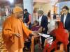 CM Yogi Janta Darshan: गोरखपुर में नए साल के पहले दिन CM योगी का जनता दर्शन, 200 लोगों की सुनी फरियाद