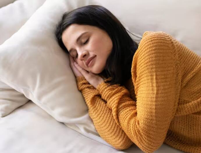 संपूर्ण रात्र झोपल्यानंतरही, दिवसभरात पुन्हा पुन्हा झोप येणं अगदीच शक्य आहे. हा न्यूरोलॉजिकल डिसऑर्डर नावाचा आजार असू शकतो.त्याबद्दल सविस्तर जाणून घेऊयात.