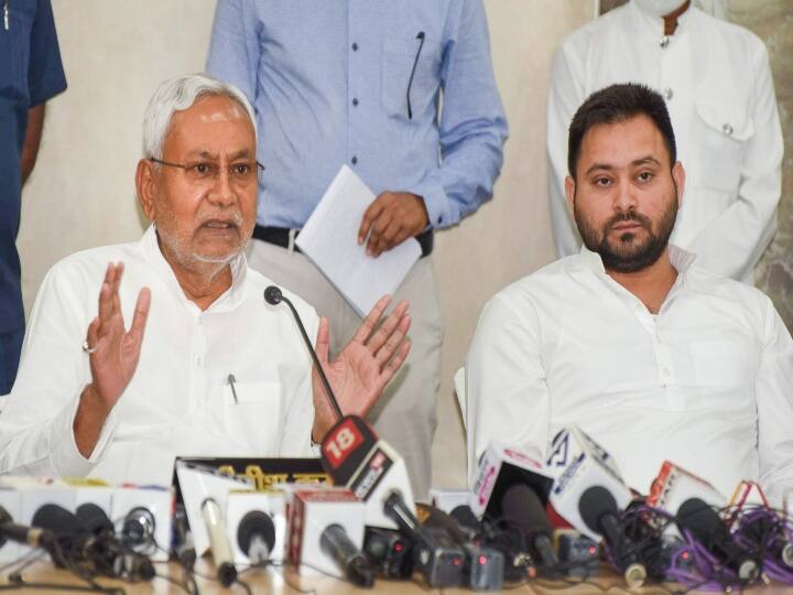 Tejashwi Yadav and Tej Pratap Yadav gave property details in CM Nitish Kumar cabinet in Bihar Bihar News: CM नीतीश के पास है ज्यादा पशुधन, तेजस्वी-तेज ने दिया संपत्ति डिटेल, जानें मंत्रिमंडल में सबसे ज्यादा कौन है अमीर? 