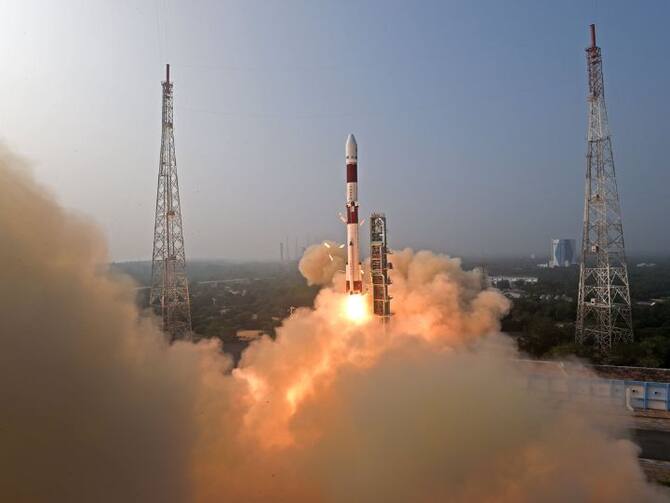 ISRO XPoSat Mission Launch What X-Ray Polarimeter Satellite Study Black Hole Neutron Stars | साल के पहले दिन ISRO ने रचा इतिहास, पृथ्वी से 650 KM ऊपर स्पेस में चक्कर लगाएगी एक्सपोसैट
