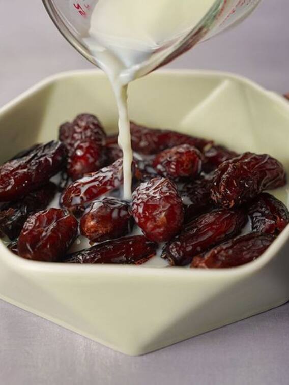 दूध में खजूर डालकर पीने से क्या फायदा होता है