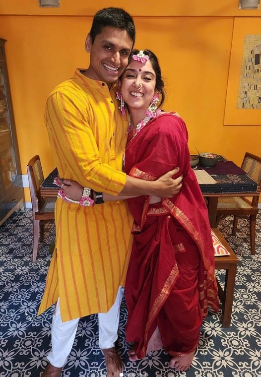 ईटाइम्स की रिपोर्ट के मुताबिक, एक करीबी सूत्र ने बताया कि जनवरी के पहले हफ्ते में इरा और नुपुर की शादी होगी. दोनों उदयपुर में डेस्टिनेशन वेडिंग करने वाले हैं.