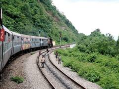 Chhattisgarh Tourism: रोमांच से भर देगा जगदलपुर का 70 साल पुराना रेल मार्ग का सफर, एक बार जरूर जाएं, देखें खूबसूरत तस्वीरें