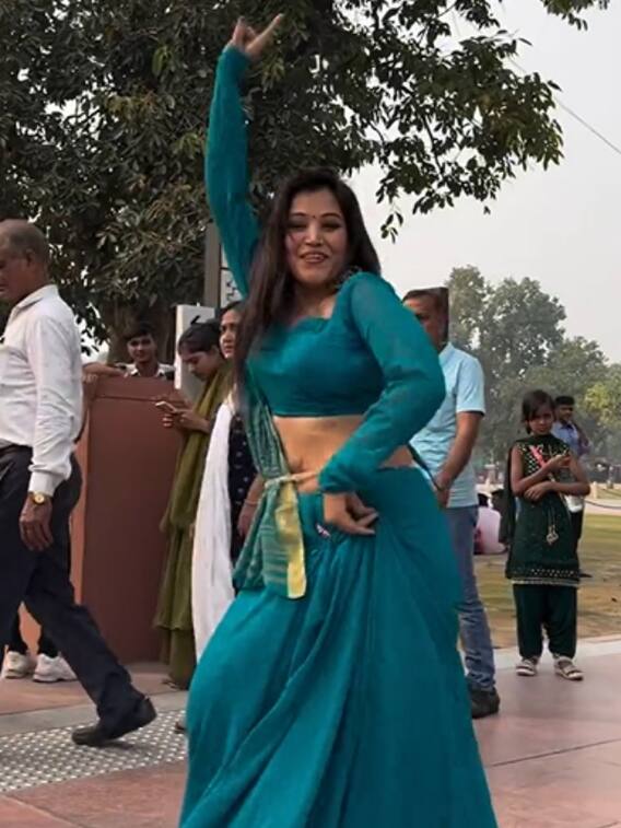 Video: पब्लिक प्लेस पर लड़की ने जमकर लगाए ठुमके, भड़के लोग