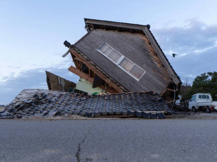 Japan Earthquake death toll PM Fumio Kishida Tsunami Alert 10 latest Updates Japan Earthquake: भूकंप से तबाही का मंजर, कई लोग अब भी लापता, मौत के आंकड़े बढ़ने की आशंका