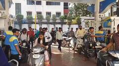Pune News : पेट्रोल पंप बंद राहण्याची अफवा; मध्यरात्री पुणेकरांची पेट्रोल पंपावर भलीमोठी रांग!