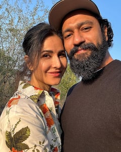 Katrina Kaif Photos : న్యూ ఇయర్ హాలీడేలో కత్రినా.. భర్తతో కలిసి సెల్ఫీలు దిగిన బ్యూటీ