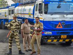 पेट्रोल पंप पर भीड़ के बीच मुंबई पुलिस की अपील- 'अफवाहों पर विश्वास न करें, पर्याप्त स्टॉक उपलब्ध'