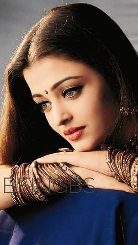 ਇਹ ਅਦਾਕਾਰਾ ਕੋਈ ਹੋਰ ਨਹੀਂ ਸਗੋਂ ਬਾਲੀਵੁੱਡ ਦੀ ਸਭ ਤੋਂ ਖੂਬਸੂਰਤ ਅਦਾਕਾਰਾ ਐਸ਼ਵਰਿਆ ਰਾਏ ਬੱਚਨ ਹੈ।