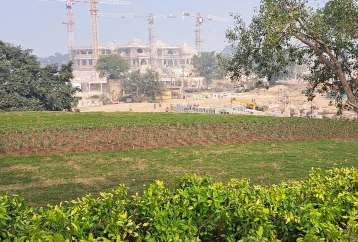 કેનોપી પછી, ડાબી બાજુએ 16 કાઉન્ટર સાથે બેગ સ્કેનર બનાવવામાં આવી રહ્યા છે. અહીંથી તમે સુવિધા કેન્દ્રની સામે પહોંચશો. અહીં તમે બેગેજ કાઉન્ટરની બાજુથી એ જ માર્ગ પર પાછા આવશો અને મંદિરની પાછળ પહોંચશો. અહીંથી નીકળ્યા બાદ તમે રામ મંદિરના દર્શન કરી શકશો.