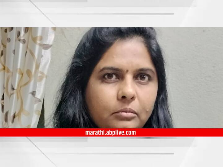 Dhule Bribe News : विम्याची रक्कम उपकोषागार कार्यालयात पाठविण्यासाठी मागितली लाच; मुख्याध्यापिका धुळे एसीबीच्या जाळ्यात Dhule ACB arrested principal who demanded bribe from a retired secondary teacher maharashtra marathi news Dhule Bribe News : विम्याची रक्कम उपकोषागार कार्यालयात पाठविण्यासाठी मागितली लाच; मुख्याध्यापिका धुळे एसीबीच्या जाळ्यात