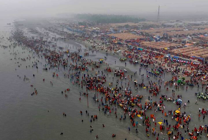 প্রশাসনের তরফে সিদ্ধান্ত নেওয়া হয়েছে, সাগরমেলার জন্য ১১টি অস্থায়ী দমকলকেন্দ্র ও ৫০টি ইঞ্জিন থাকবে।