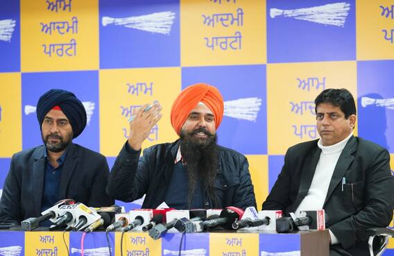 Punjab News: ਸਰਕਾਰੀ ਖੇਤਰਾਂ ਨੂੰ ਮਜ਼ਬੂਤ ਕਰਨਾ, ਰੁਜ਼ਗਾਰ ਦੇ ਮੌਕੇ ਪੈਦਾ ਕਰਨਾ ਹੀ ਆਪ ਦੀ ਸਿਆਸੀ ਵਿਚਾਰਧਾਰਾ:ਕੰਗ Punjab News: ਸਰਕਾਰੀ ਖੇਤਰਾਂ ਨੂੰ ਮਜ਼ਬੂਤ ਕਰਨਾ, ਰੁਜ਼ਗਾਰ ਦੇ ਮੌਕੇ ਪੈਦਾ ਕਰਨਾ ਹੀ ਆਪ ਦੀ ਸਿਆਸੀ ਵਿਚਾਰਧਾਰਾ:ਕੰਗ