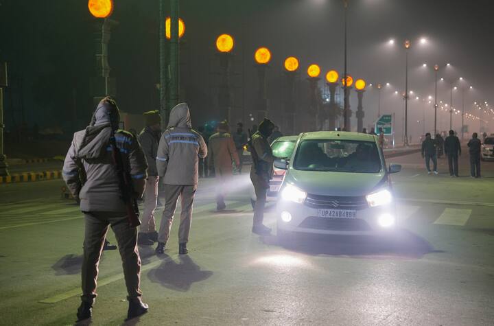 देश के अन्य हिस्सों की तरह उत्तर प्रदेश में भगवान राम की नगरी अयोध्या में भी पूरे उत्साह और उल्लास के साथ नववर्ष का पहला दिन मनाया गया.