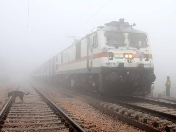 Delhi bound 26 train running late due to fog and cold wave  Delhi Train Late News: घने कोहरे से यात्री फिर हुए परेशान, देर से चल रही हैं दिल्ली की 26 ट्रेनें, देखें पूरी सूची 