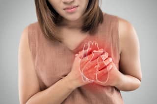 Chest Pain : छातीत दुखतंय? हार्ट अटॅक नाही 'हे' आजार असू शकतं कारण, वेळीच सावध व्हा