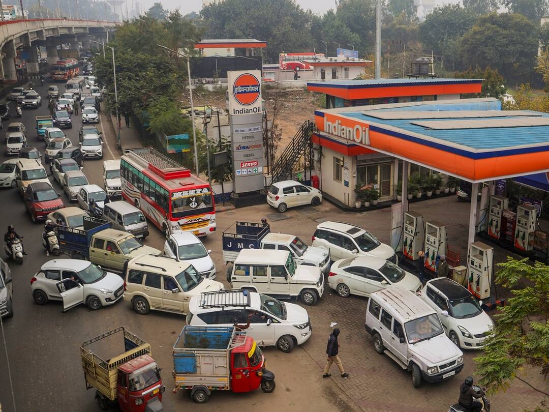 Hyderabad Petrol Bunks: సిటీలో పెట్రోల్ టెన్షన్! నిలిచిపోయిన ఇంధన సప్లై - బంకుల్లో నో స్టాక్ బోర్డ్లు Petrol Bunks owners faces oil tankers protest and showing no stock boards Hyderabad Petrol Bunks: సిటీలో పెట్రోల్ టెన్షన్! నిలిచిపోయిన ఇంధన సప్లై - బంకుల్లో నో స్టాక్ బోర్డ్లు