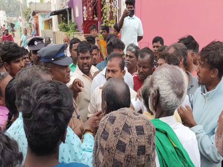 Tirupattur news People blocked the road near Vaniyambadi to remove occupied houses and shops ​- TNN வாணியம்பாடி அருகே ஆக்கிரமிப்பு  வீடு, கடைகளை அகற்றக்கோரி மக்கள் சாலை மறியல்